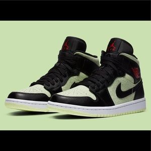 Womens Air Jordan 1 Mid SE Size 9